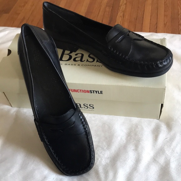 G.H. Bass & Co. Shoes - New Bass Freeway black leather loafers womens 10